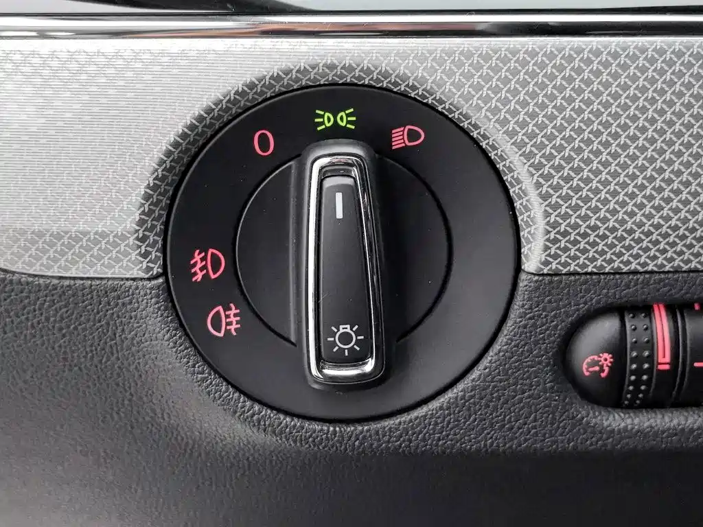 Volkswagen Sagitar 2015 1.6L Manual Comfort