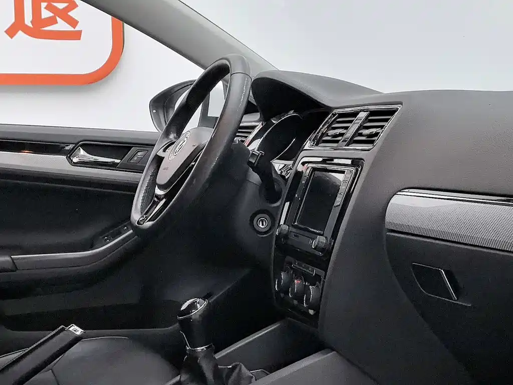 Volkswagen Sagitar 2015 1.6L Manual Comfort