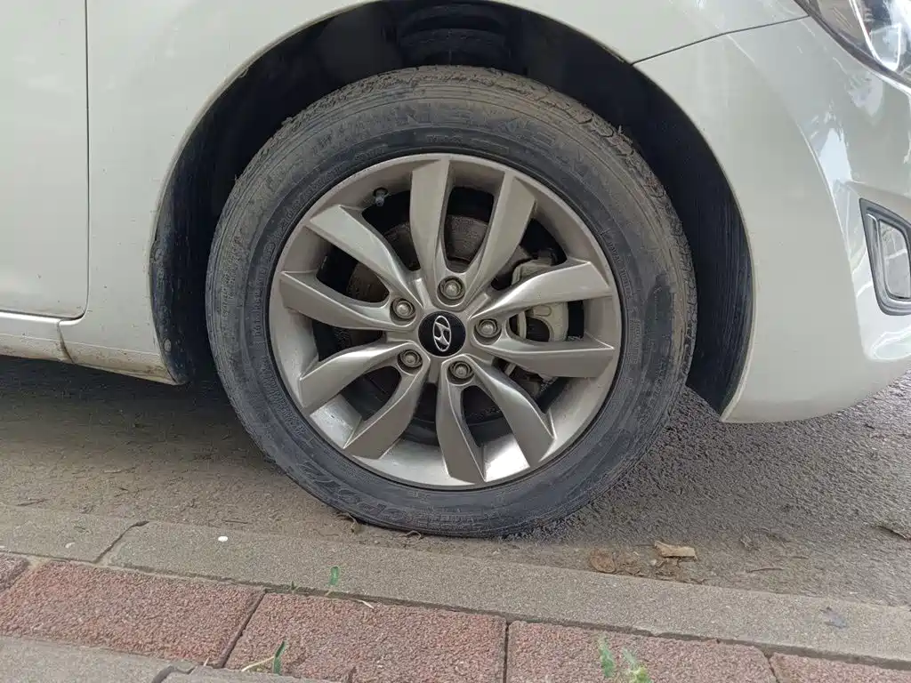 Hyundai Langdong 2015 1.6L Auto Trend