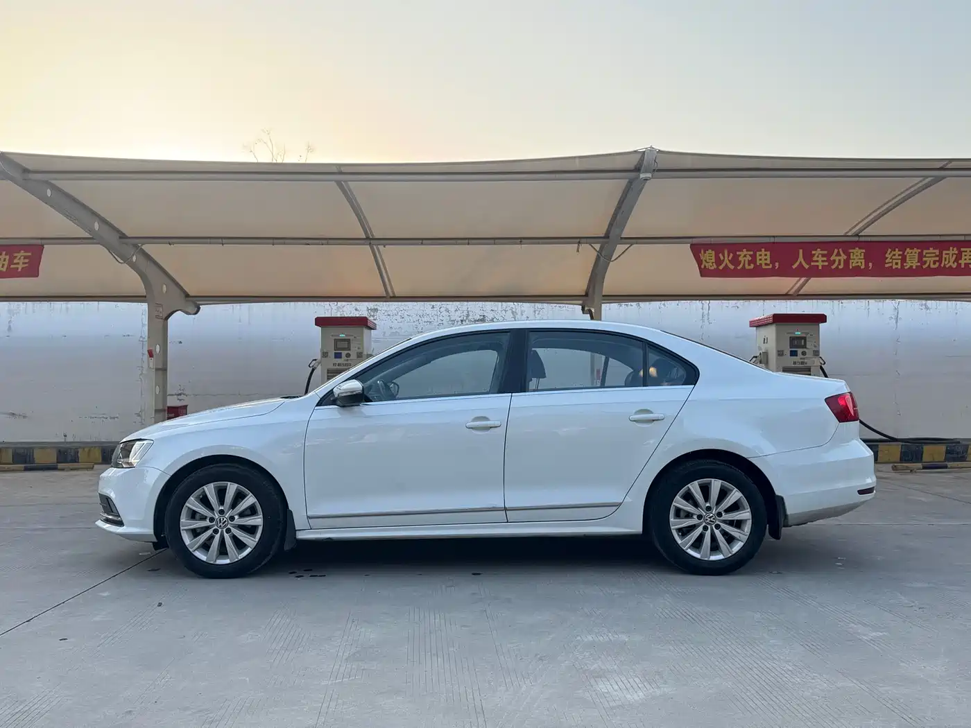 Volkswagen Sagitar 2015 1.6L Automatic Comfort