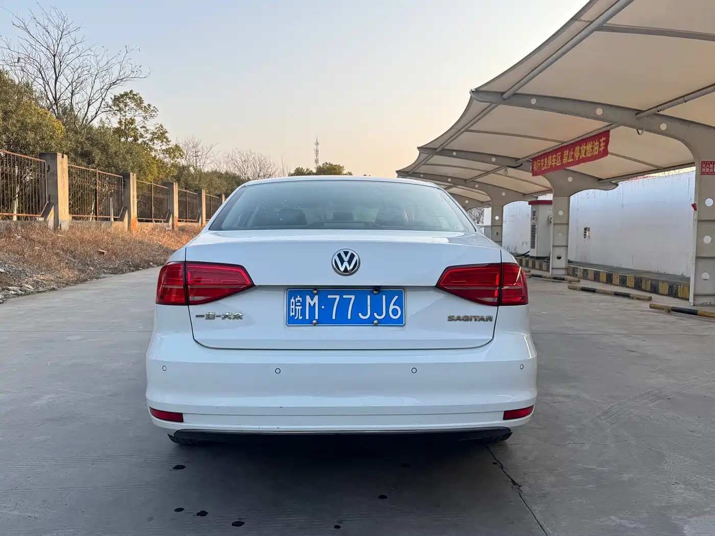 Volkswagen Sagitar 2015 1.6L Automatic Comfort