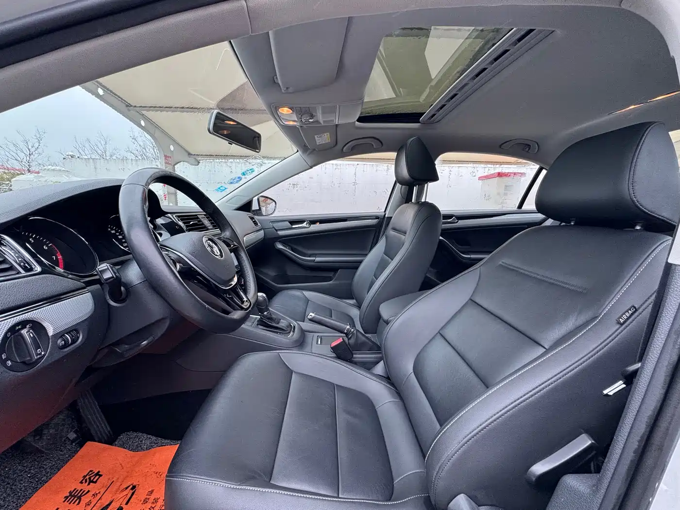 Volkswagen Sagitar 2015 1.6L Automatic Comfort