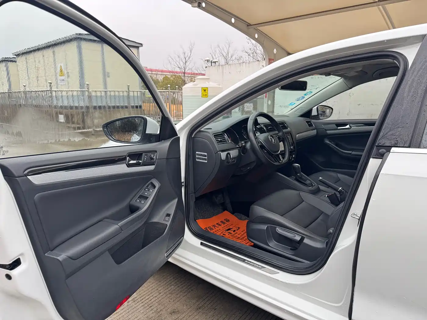 Volkswagen Sagitar 2015 1.6L Automatic Comfort