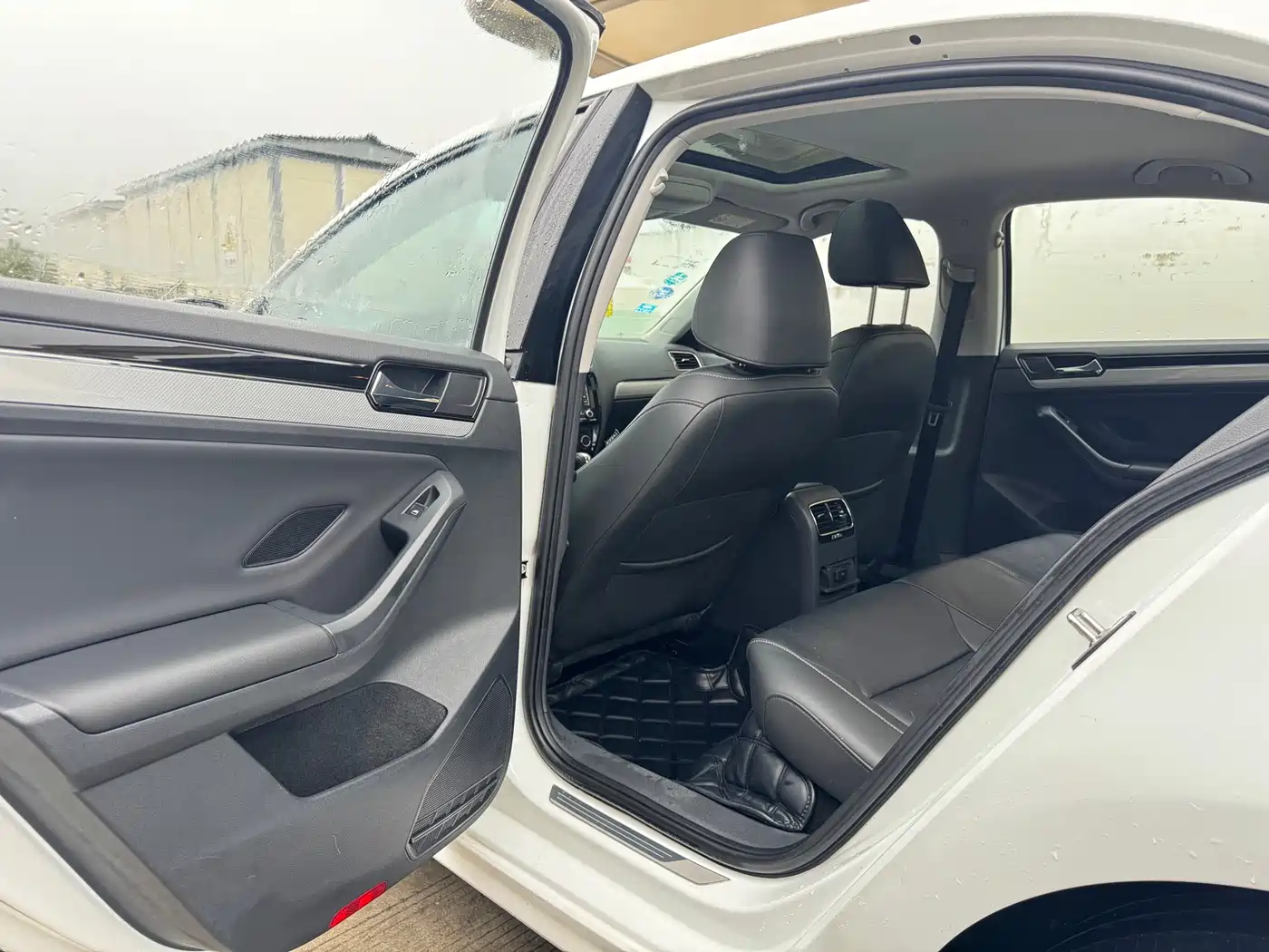 Volkswagen Sagitar 2015 1.6L Automatic Comfort