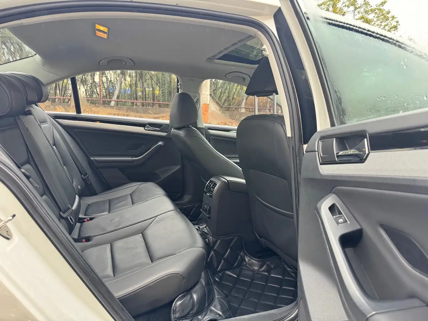 Volkswagen Sagitar 2015 1.6L Automatic Comfort