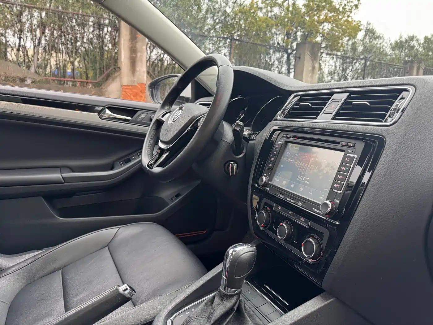 Volkswagen Sagitar 2015 1.6L Automatic Comfort