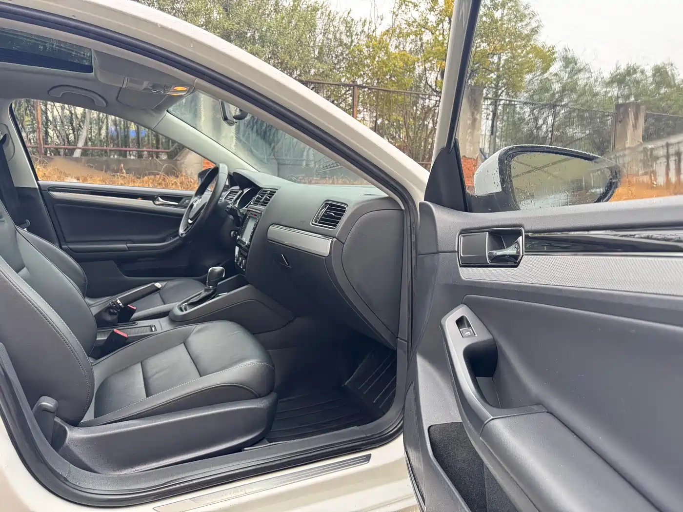 Volkswagen Sagitar 2015 1.6L Automatic Comfort