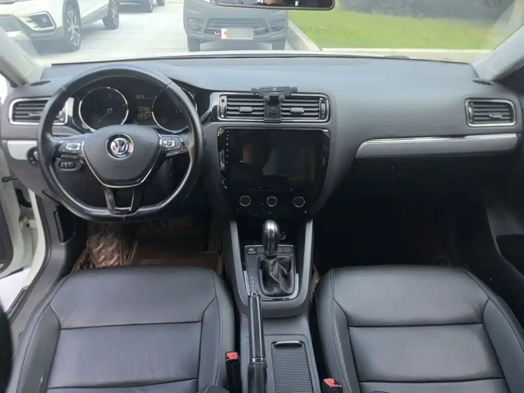 Volkswagen Sagitar 2017 1.6L Automatic Comfort