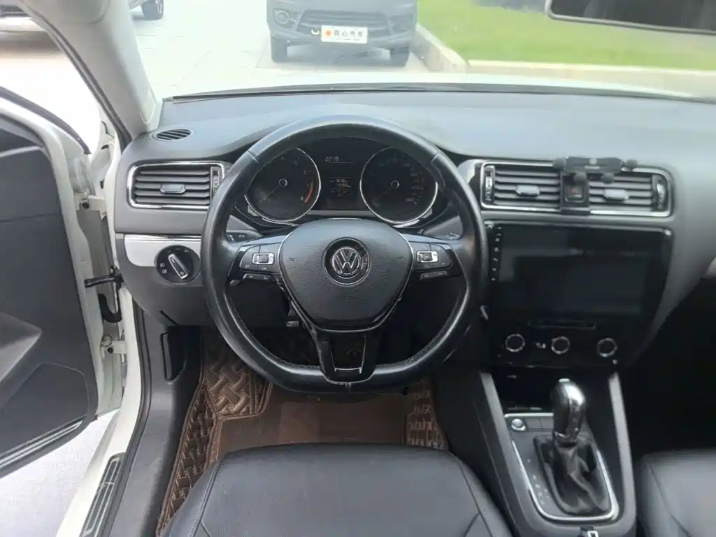 Volkswagen Sagitar 2017 1.6L Automatic Comfort