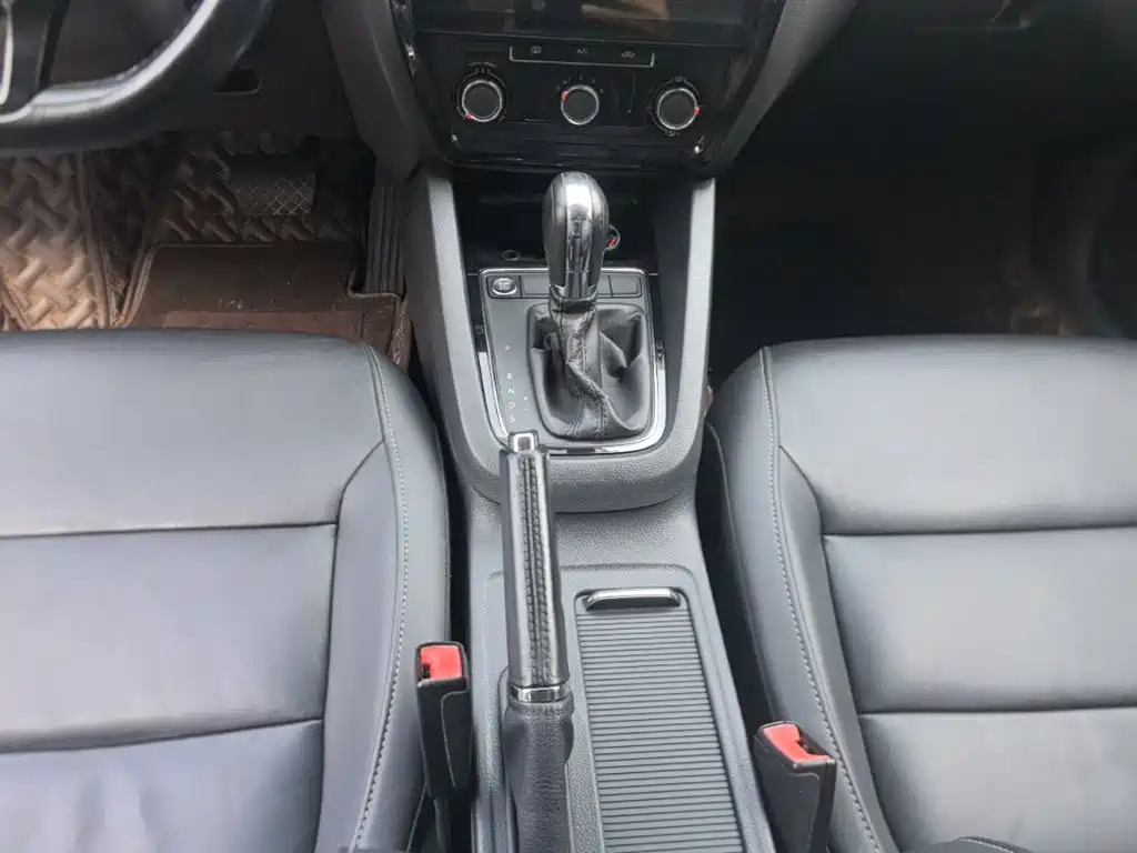 Volkswagen Sagitar 2017 1.6L Automatic Comfort