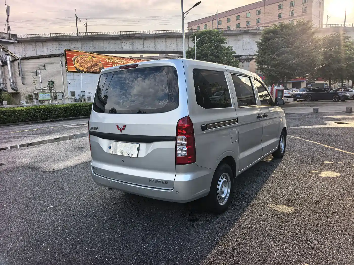 Wuling Motors Wuling Hongguang V 2019 1.5L Basic China VI LAR