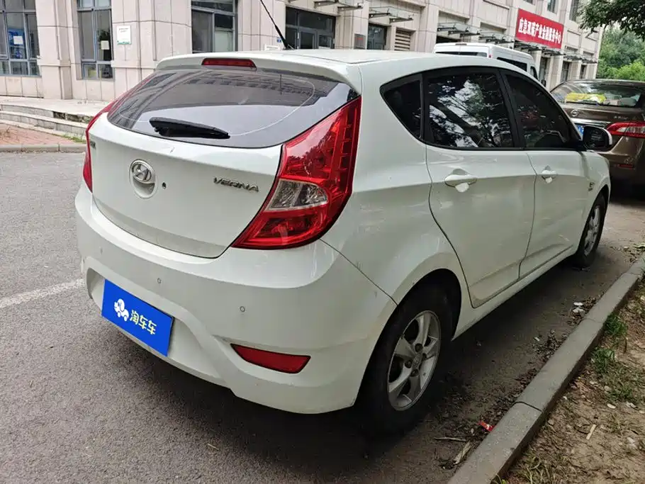 Hyundai Reina 2014 1.4L Manual GLX