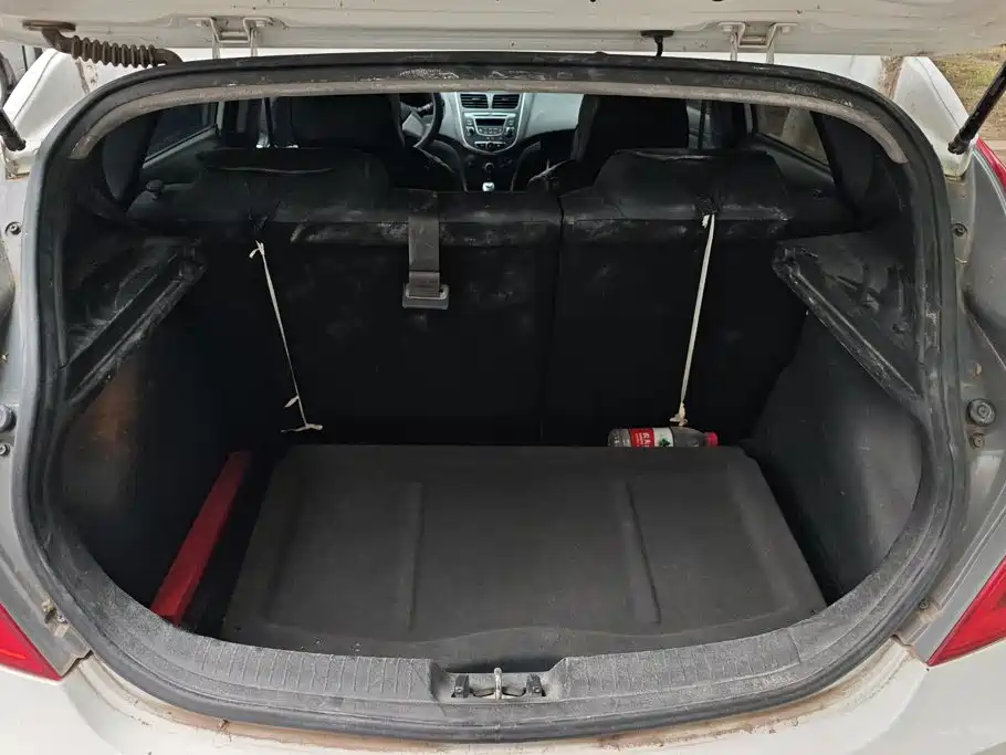 Hyundai Reina 2014 1.4L Manual GLX