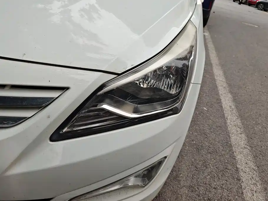 Hyundai Reina 2014 1.4L Manual GLX