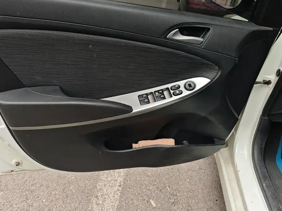 Hyundai Reina 2014 1.4L Manual GLX