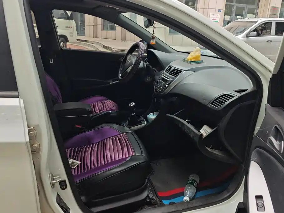 Hyundai Reina 2014 1.4L Manual GLX