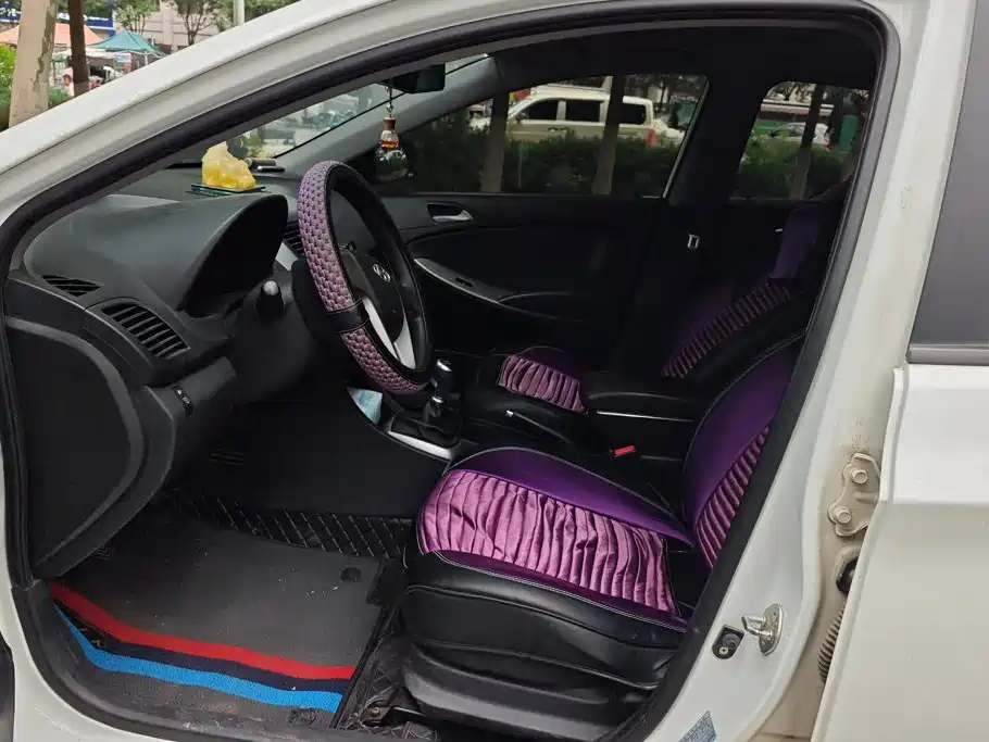 Hyundai Reina 2014 1.4L Manual GLX
