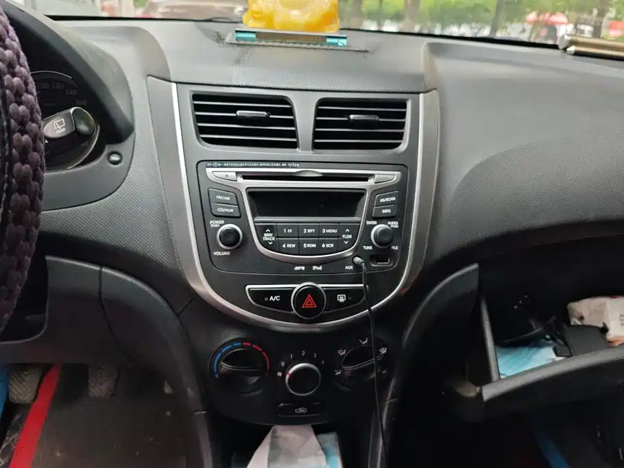 Hyundai Reina 2014 1.4L Manual GLX