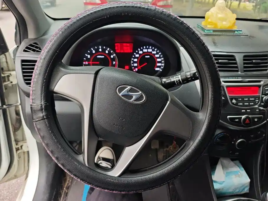 Hyundai Reina 2014 1.4L Manual GLX