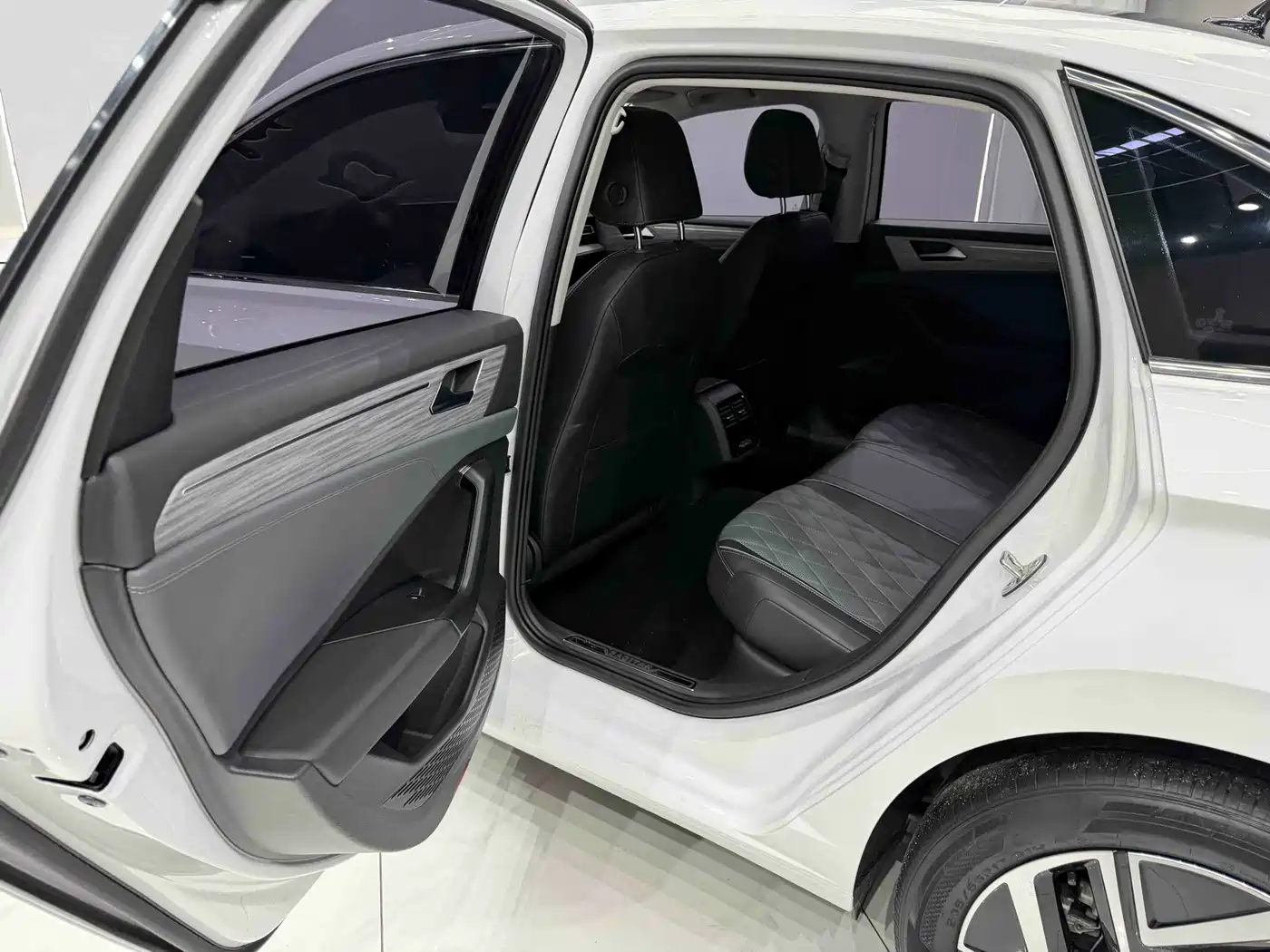 Volkswagen Sagitar 2023 280TSI DSG Surpass Plus Edition