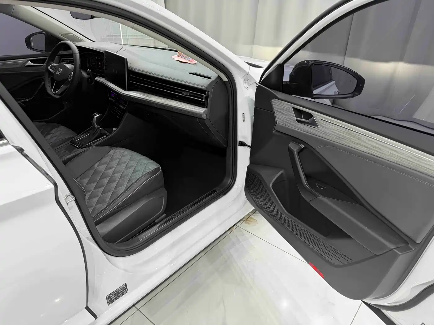 Volkswagen Sagitar 2023 280TSI DSG Surpass Plus Edition