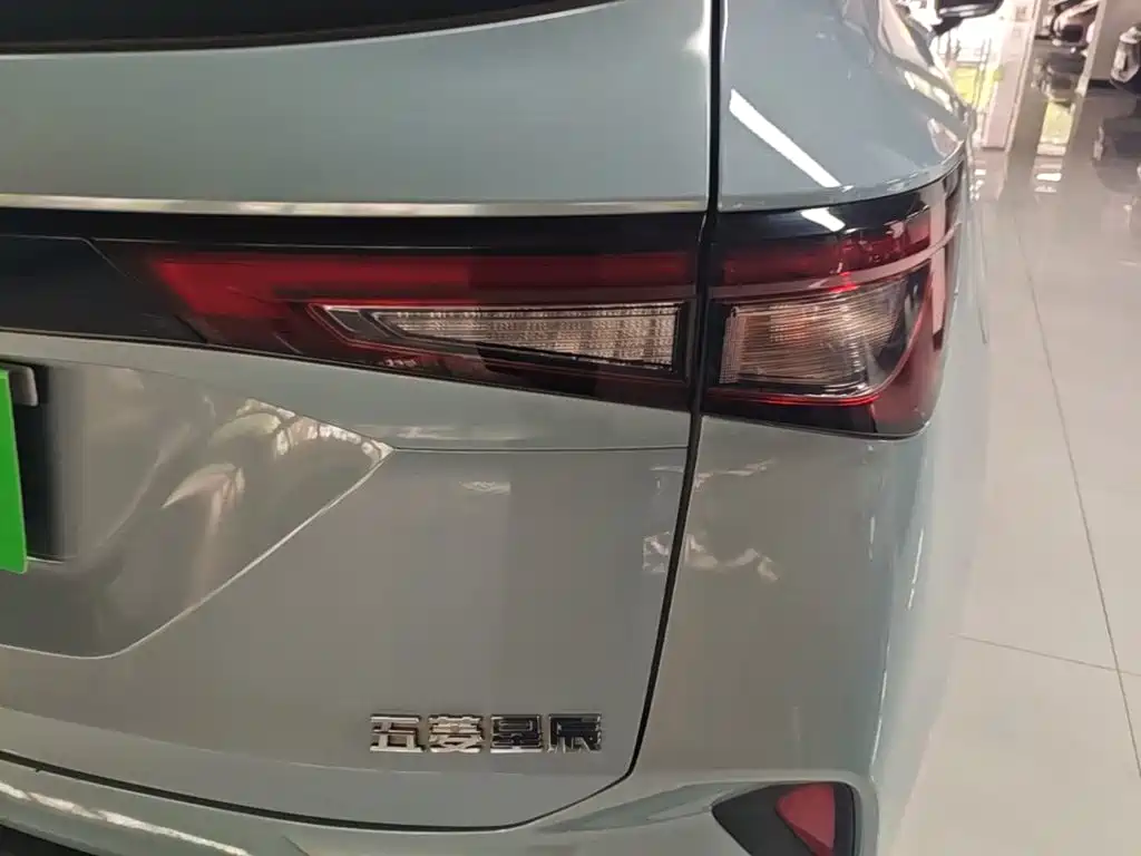 Wuling Motors Wuling Xingchen 2021 1.5T CVT Starlight Edition