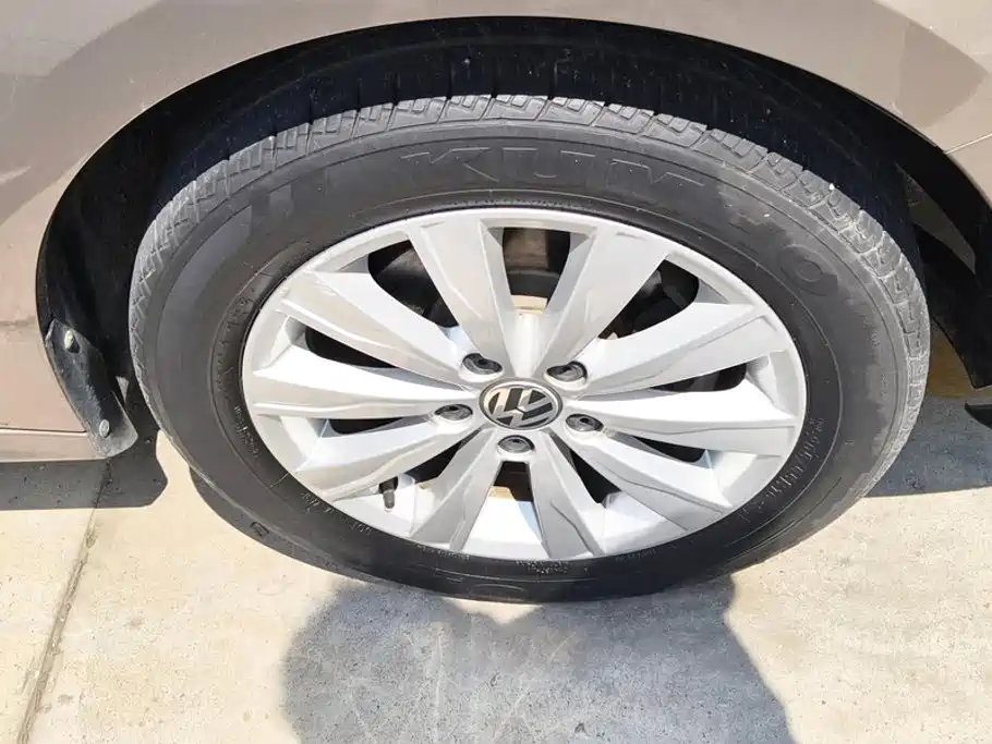 Volkswagen Sagitar 2015 1.6L Manual Comfort
