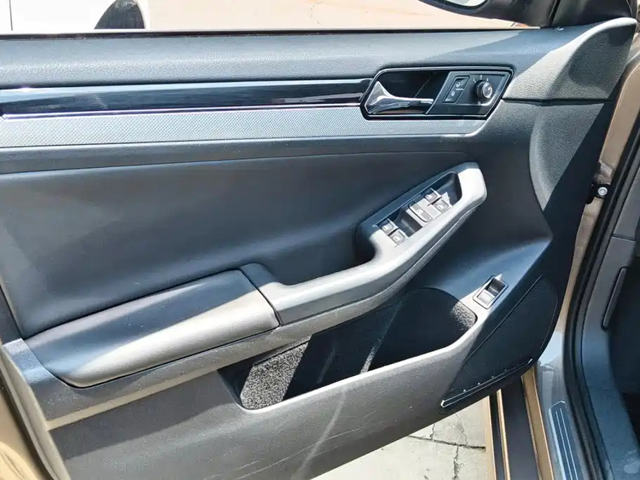 Volkswagen Sagitar 2015 1.6L Manual Comfort