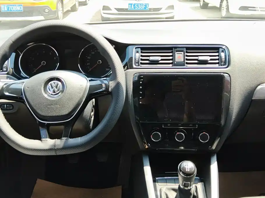Volkswagen Sagitar 2015 1.6L Manual Comfort