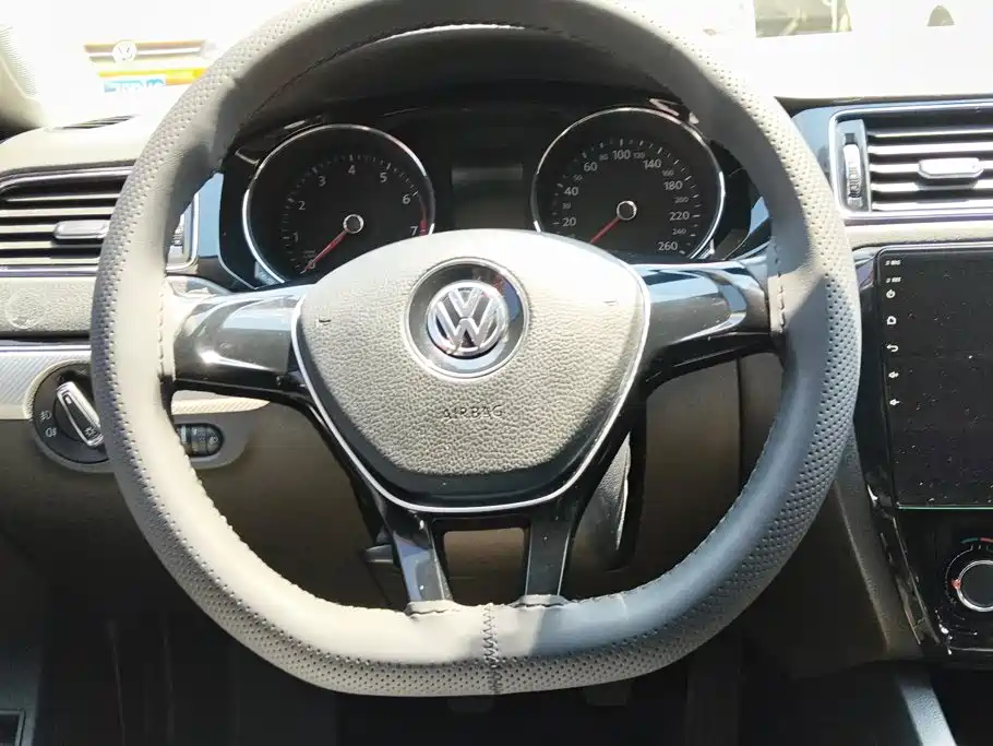 Volkswagen Sagitar 2015 1.6L Manual Comfort
