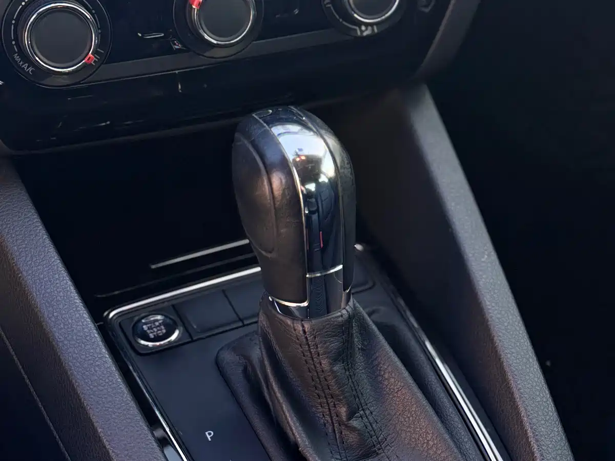 Volkswagen Sagitar 2018 1.6L Automatic Comfort