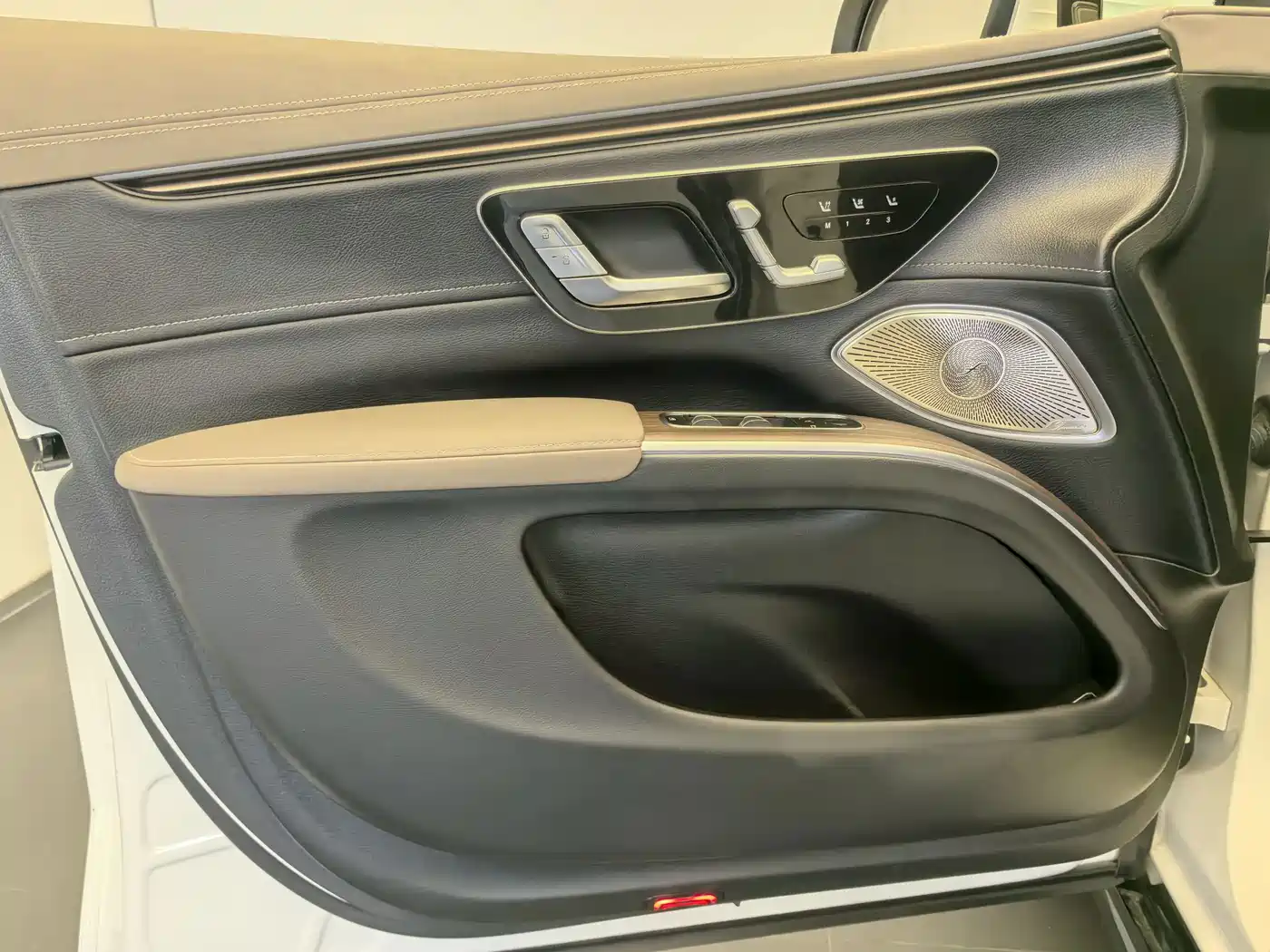 Mercedes-Benz Mercedes-Benz EQS SUV 2023 450 4MATIC Pioneer Edition