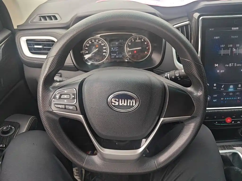 SWM Motor SWM X7 2020 2.0L Manual Comfort 7-seater