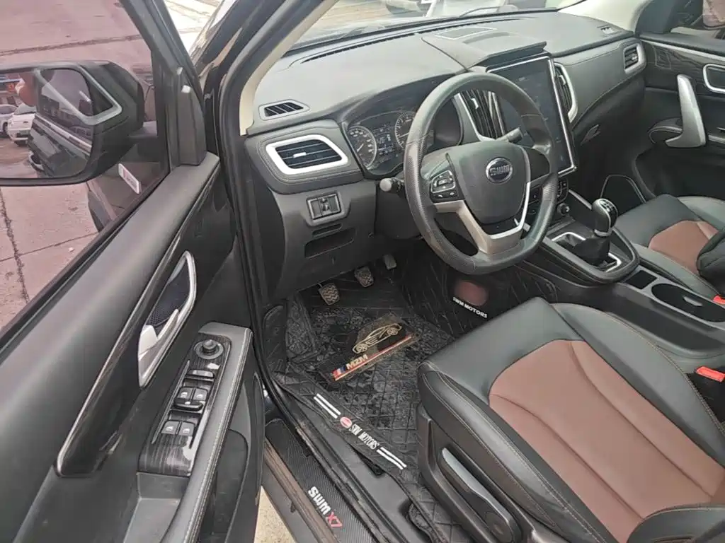 SWM Motor SWM X7 2020 2.0L Manual Comfort 7-seater