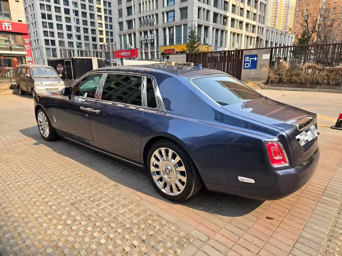 Rolls-Royce Phantom 2024 Long Wheelbase Series II