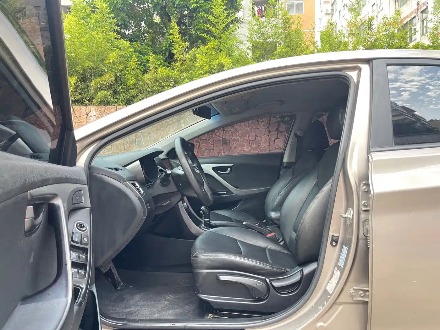 Hyundai Langdong 2015 1.6L Auto Trend