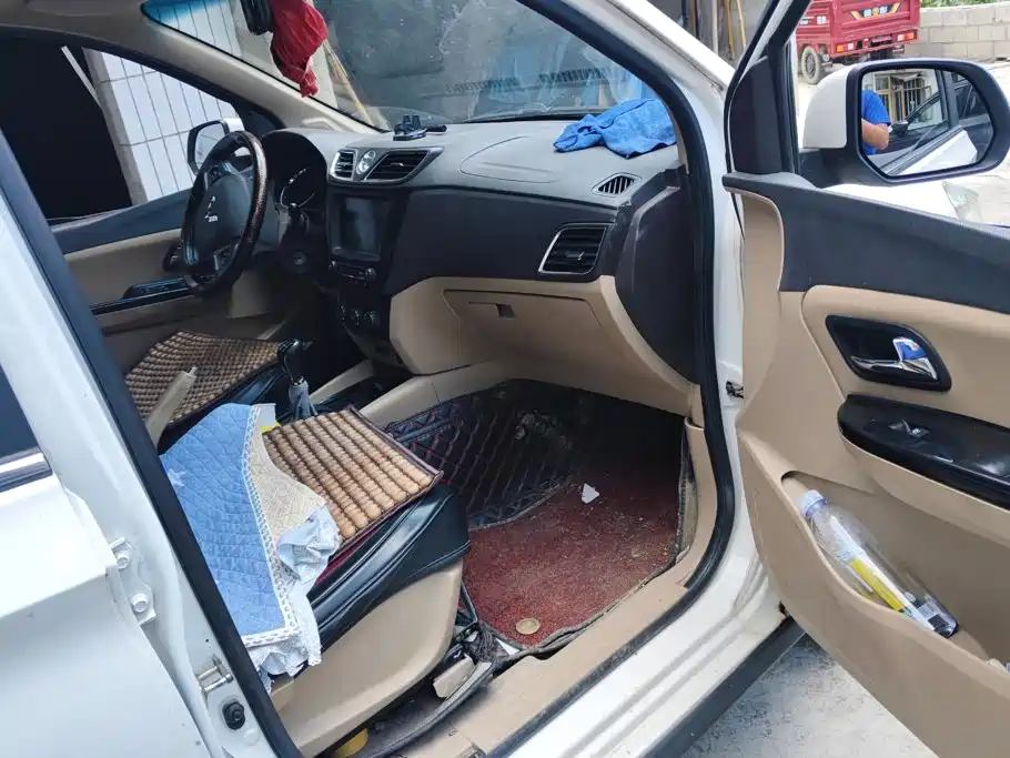 Wuling Motors Wuling Hongguang 2016 1.5L S1 Premium Model China V