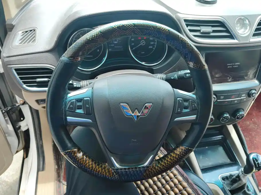 Wuling Motors Wuling Hongguang 2016 1.5L S1 Premium Model China V