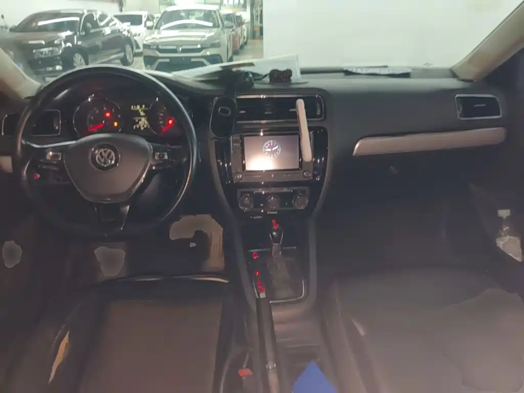 Volkswagen Sagitar 2018 1.6L Automatic Comfort