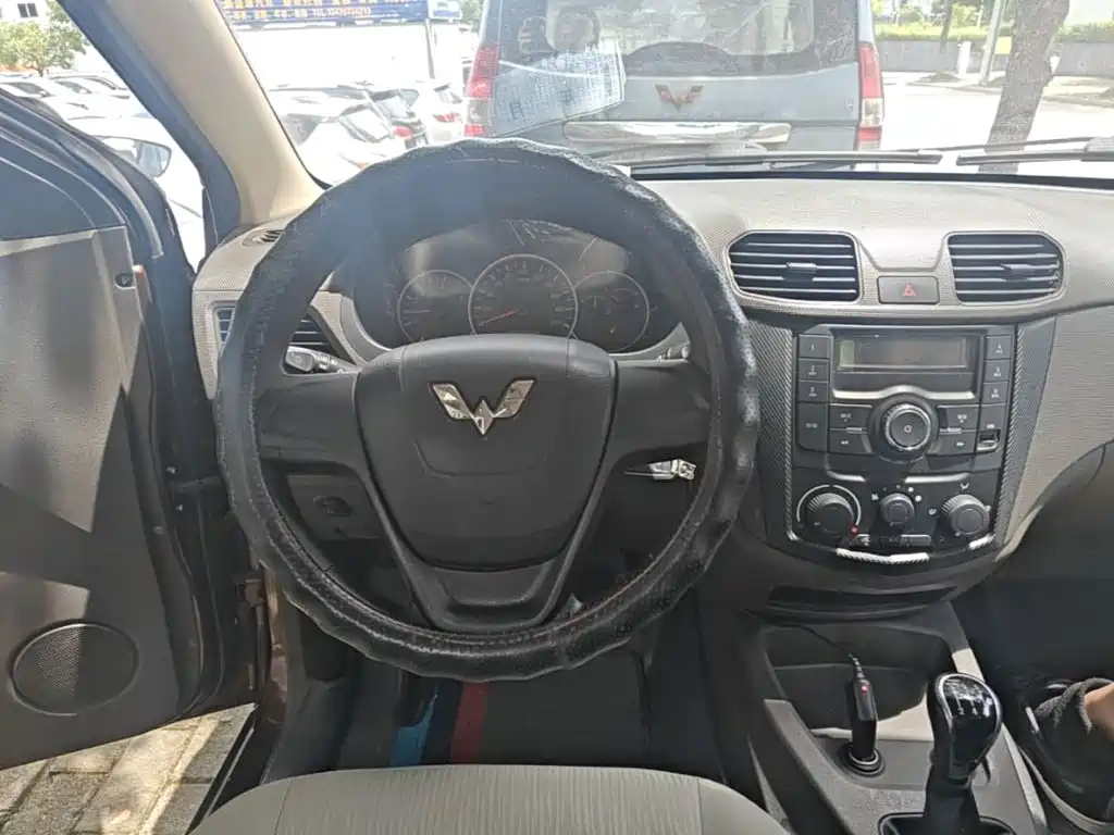 Wuling Motors Wuling Hongguang 2015 1.2L S Basic China V
