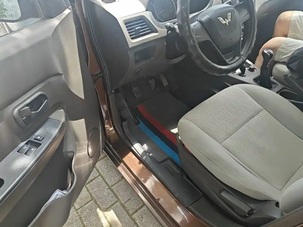 Wuling Motors Wuling Hongguang 2015 1.2L S Basic China V