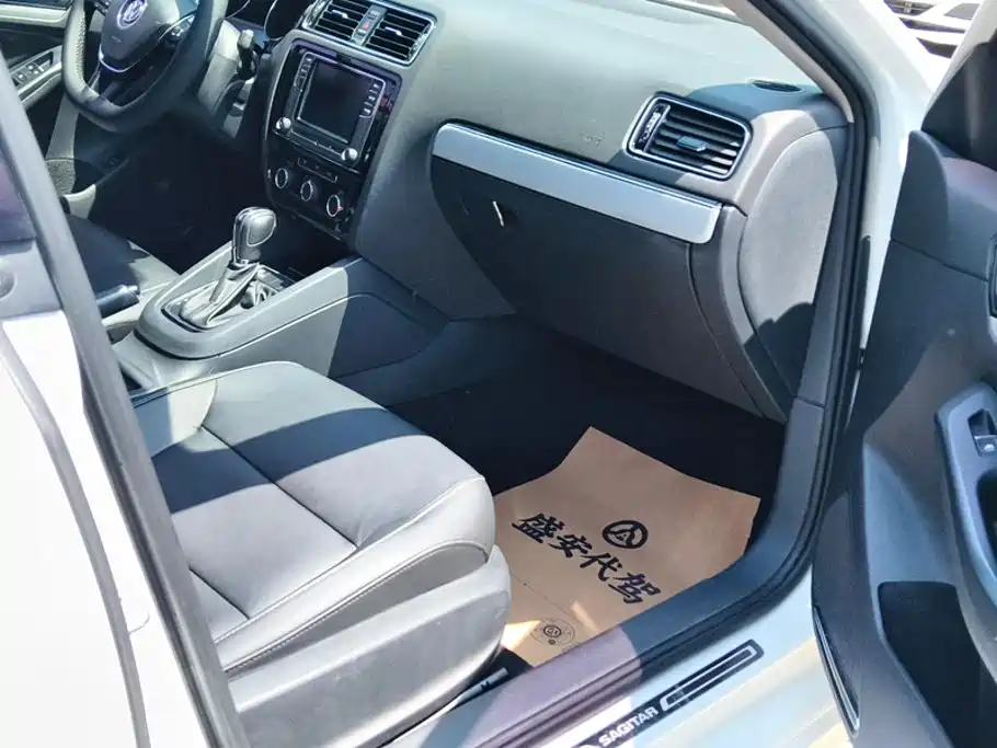 Volkswagen Sagitar 2017 1.6L Automatic Comfort