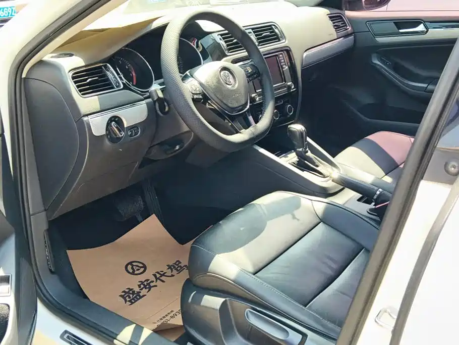 Volkswagen Sagitar 2017 1.6L Automatic Comfort