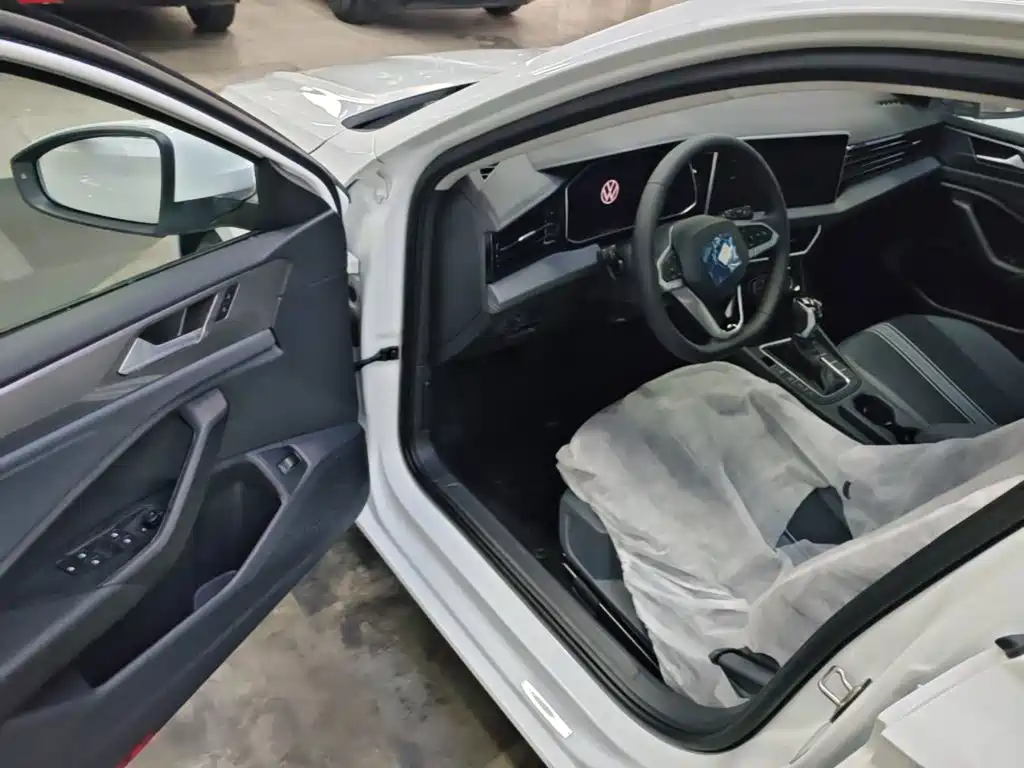 Volkswagen Sagitar 2025 Model Year Facelift 200TSI DSG Soaring Edition