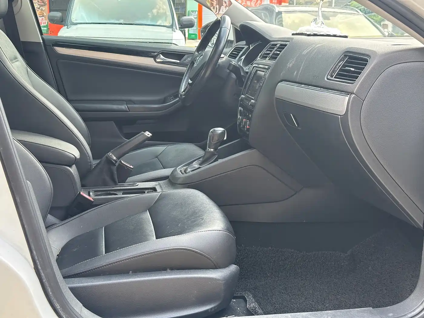 Volkswagen Sagitar 2018 1.6L Automatic Comfort