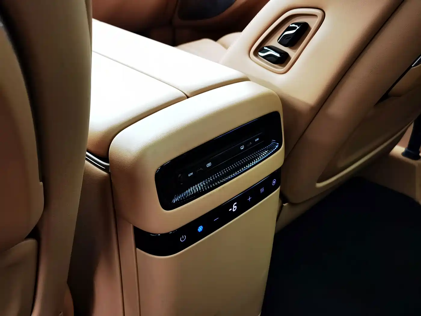 Voyah Auto Voyah Dreamer 2025 PHEV AWD Flagship Kunpeng Edition