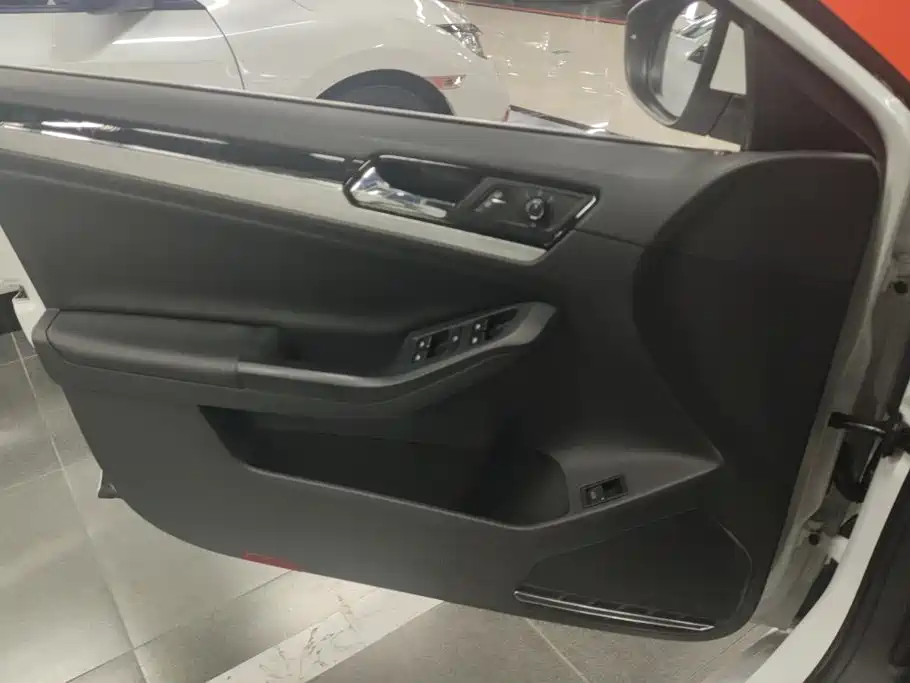 Volkswagen Sagitar 2017 230TSI Automatic Comfort