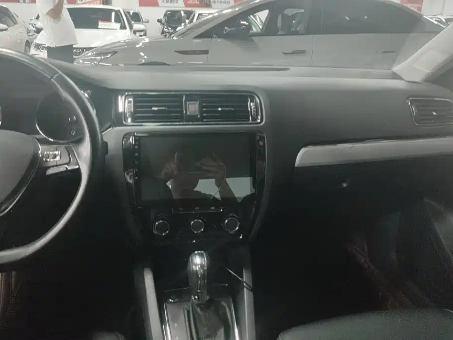 Volkswagen Sagitar 2017 230TSI Automatic Comfort