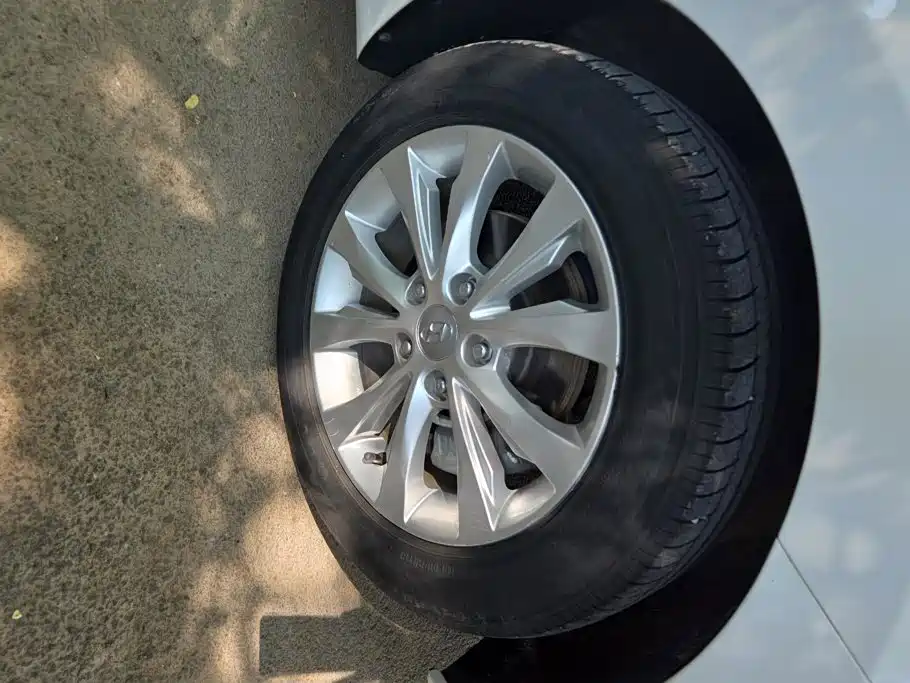 Hyundai Langdong 2016 1.6L Manual Premium Edition