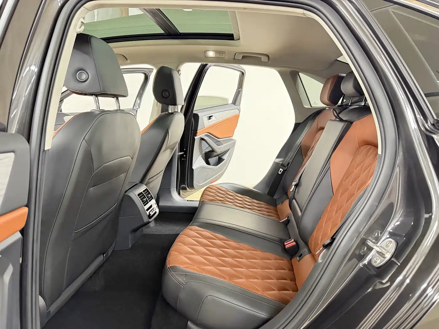 Volkswagen Sagitar 2023 280TSI DSG Surpass Plus Edition